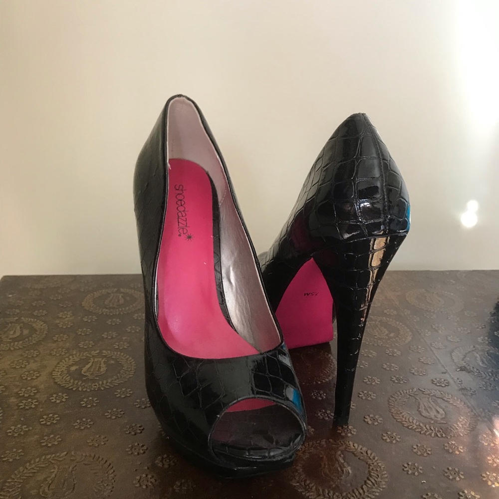 Shoe dazzle black pumps